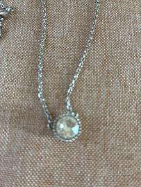 Catenina punto luce.