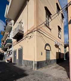 Prestigioso Locale Commerciale Angolare