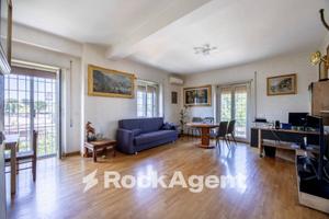 SALONE E DUE CAMERE RISTRUTTURATO TUSCOLANA