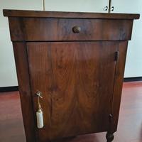 Comodino antico in legno