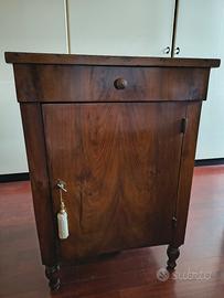 Comodino antico in legno