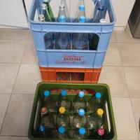 bottiglie di acqua di  vetro vuote