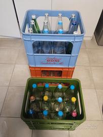 bottiglie di acqua di  vetro vuote