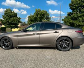 Alfa Romeo Giulia 2.2 180cv