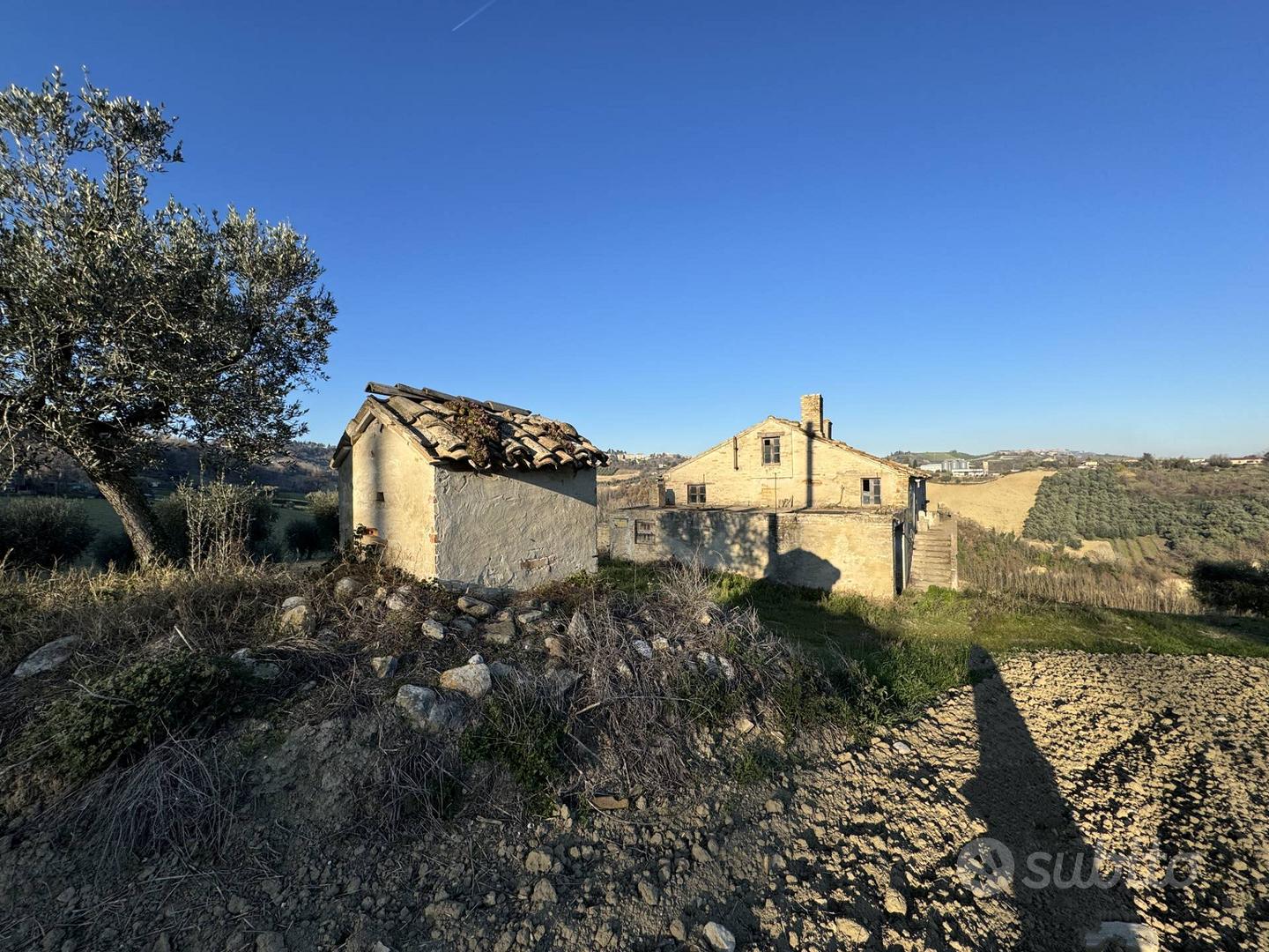 Rudere con terreno - Petritoli - Vista 2