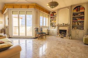 Spazioso attico con soffitta e garage