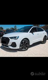 Audi. Q3 sportbak