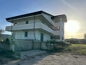 Immobile di 1780 m² con più di 5 locali a Quarto