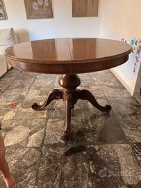 Tavolo da pranzo rotondo in legno – stile classico