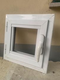 Finestrino bianco in  alluminio