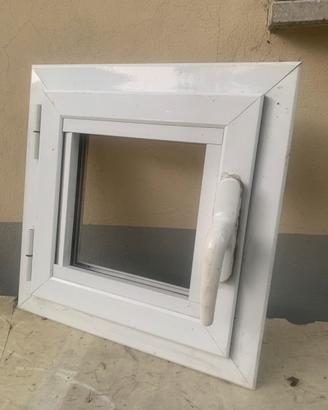 Finestrino bianco in  alluminio