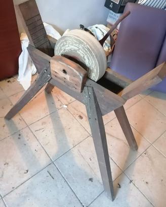 mola da arrotino con struttura in legno