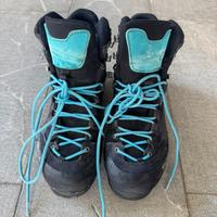 Scarponcino da trekking o ferrata