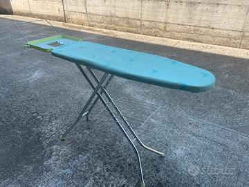 asse da stiro pieghevole con porta biancheria