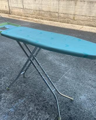 asse da stiro pieghevole con porta biancheria