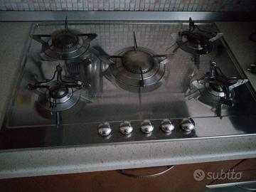 Piano cottura 5 fuochi Smeg e Cappa