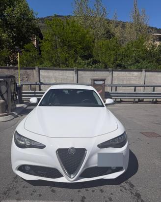 ALFA ROMEO GIULIA 2.2 TURBO DIESEL 150 CV BIANCA