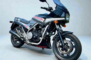 HONDA VF1000F - 1984 | Restaurata | FMI Targa Oro