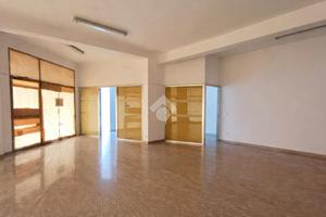 NEGOZIO A SANT'EGIDIO ALLA VIBRATA