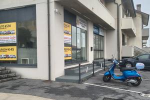 Locale adibito a ufficio negozio o studio medico