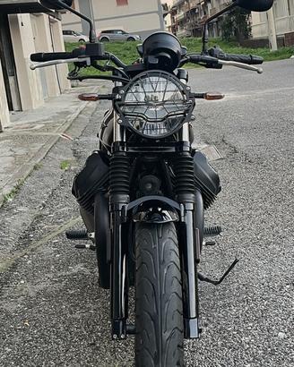 NERO LUCIDO | Moto Guzzi V7 STONE 2022
