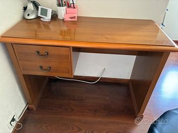 Scrivania in legno ciliegio