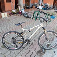 bici MTB biammortizzata 