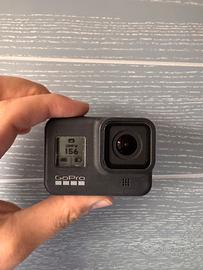 GoPro Hero 8 Black + Batterie e accessori