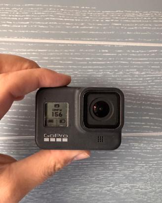 GoPro Hero 8 Black + Batterie e accessori