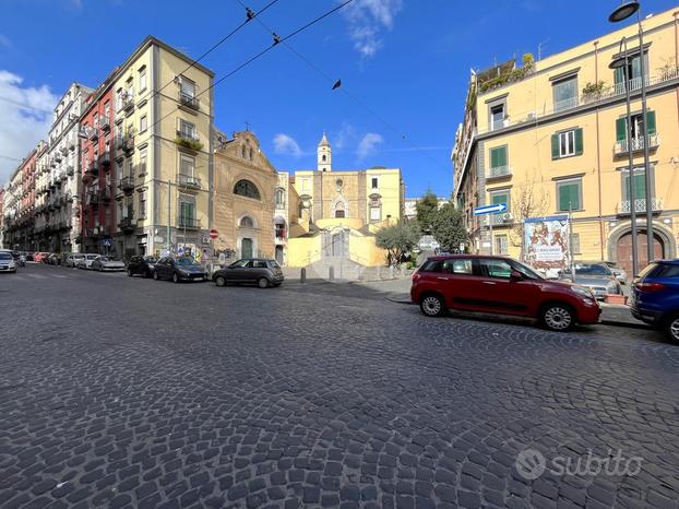 3 LOCALI A NAPOLI