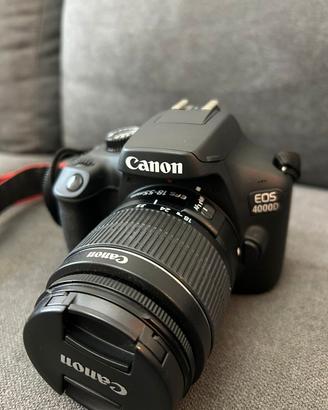 Canon EOS 4000D + Kit Completo (Borsa e Cavalletto