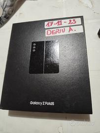 Samsung Z Fold 5 si vende