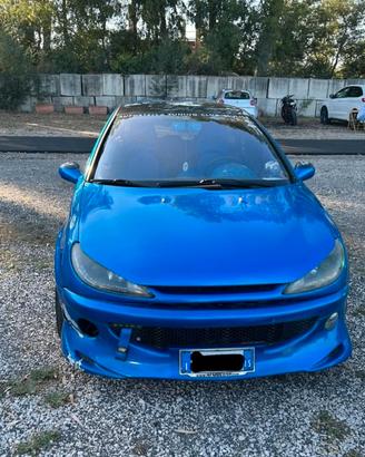 Peugeot 206.