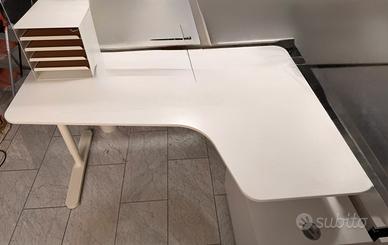 Scrivania angolare Ikea