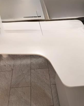 Scrivania angolare Ikea