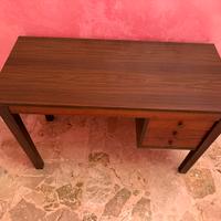 Scrivania in legno