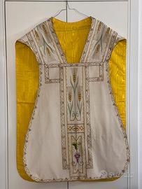 Pianeta in seta ricamo a macchina