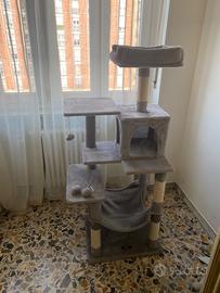 Albero tiragraffi per gatto usato pochissimo
