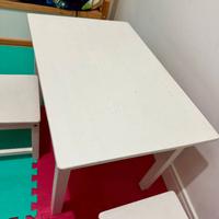 Tavolino Ikea con 2 sedie in legno