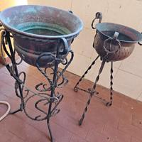 Treppiede ferro battuto portavaso in rame 