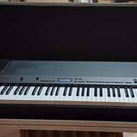 Stage piano YAMAHA P200 + flight case rigida