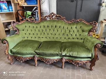 divano vintage in velluto verde barocco rococò