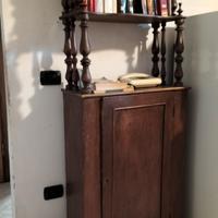 Mobiletto in legno con ripiani – Stile arte povera