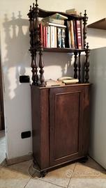 Mobiletto in legno con ripiani – Stile arte povera