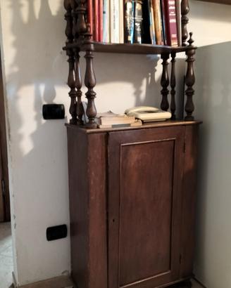 Mobiletto in legno con ripiani – Stile arte povera