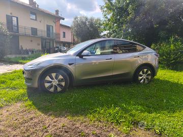 TESLA MODEL Y STANDARD RANGE