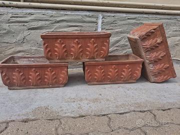 vaso in terracotta a forma di tulipano