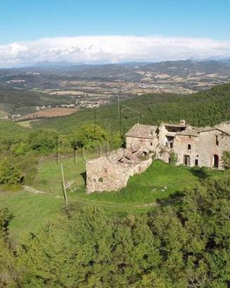Rustico / Casale di 1150 m² con più di 5 locali a 