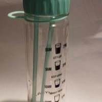 Borraccia graduata e con orari per bere