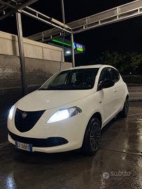 2015 lancia ypsilon